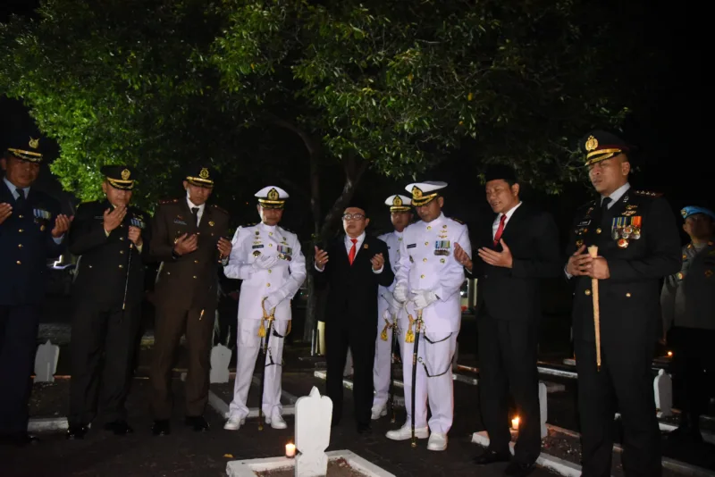 Plt Bupati Subandi bersama Ketua DPRD Sidoarjo H.Usman,  Kapolresta Sidoarjo Kombes. Pol. Christian Tobing, Dandim 0816 Sidoarjo Letkol. Inf. Guntung Dwi Prasetyo, Kepala OPD Sidoarjo serta jajaran Forkopimda Sidoarjo dalam upacara AKRS.