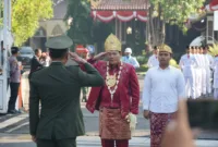 Plt Bupati Sidoarjo Subandi menjadi inspektur upacara HUT ke-79 RI di Alun-alun Sidoarjo.