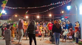 Warga saat mengikuti lomba.