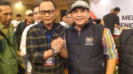  Zulmansyah Sekedang (bertopi) terpilih jadi Ketua Umum (Ketum) Persatuan Wartawan Indonesia (PWI) periode 2023-2028. 