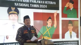 Plt Bupati Sidoarjo Subandi berikan sambutan dalam peringatan Hari Veteran Nasional 2024 di pendopo Delta Wibawa, Senin, (19/8).