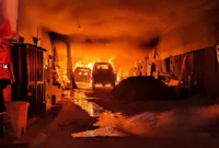 Sebuah toko material bangunan plus 3 unit mobil alami kebakaran di Jl. Ciliwung, Kelurahan/ Kecamatan Taman, Kota Madiun, Jawa Timur,  Selasa pagi (20/8/2024).