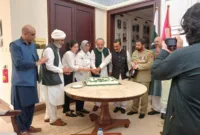 Perempuan Indonesia keturunan Pakistan ini tak pernah menyangka, bahwa karya-karya lukisannya, yang bertema tentang Pakistan akan dipamerkan di Kedutaan Pakistan di Jakarta.