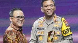 Kombes. Pol. Christian Tobing Polresta Sidoarjo terima penghargaan Nasional Nasional  ‘Pemimpin Daerah Awards 2024’, yang diserahkan Menpan RB Abdullah Azwar Anas, Kamis (8/8/2024), di Jakarta Concert’ Hall lantai 14 iNews Tower, Jalan Kebonsirih, Jakarta Pusat.