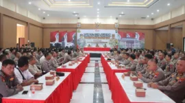 Polresta Sidoarjo melaksanakan Latpraops (Latihan Pra Operasi) Mantap Praja Semeru 2024 terkait kesiapan pengamanan Pemilihan Kepala Daerah (Pilkada) serentak 2024 di Gedung Serbaguna Polresta Sidoarjo, Selasa (13/8/2024).