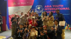 Para siswa foto bersama pada acara AYIMUN di Kuala lumpur, Malaysia.