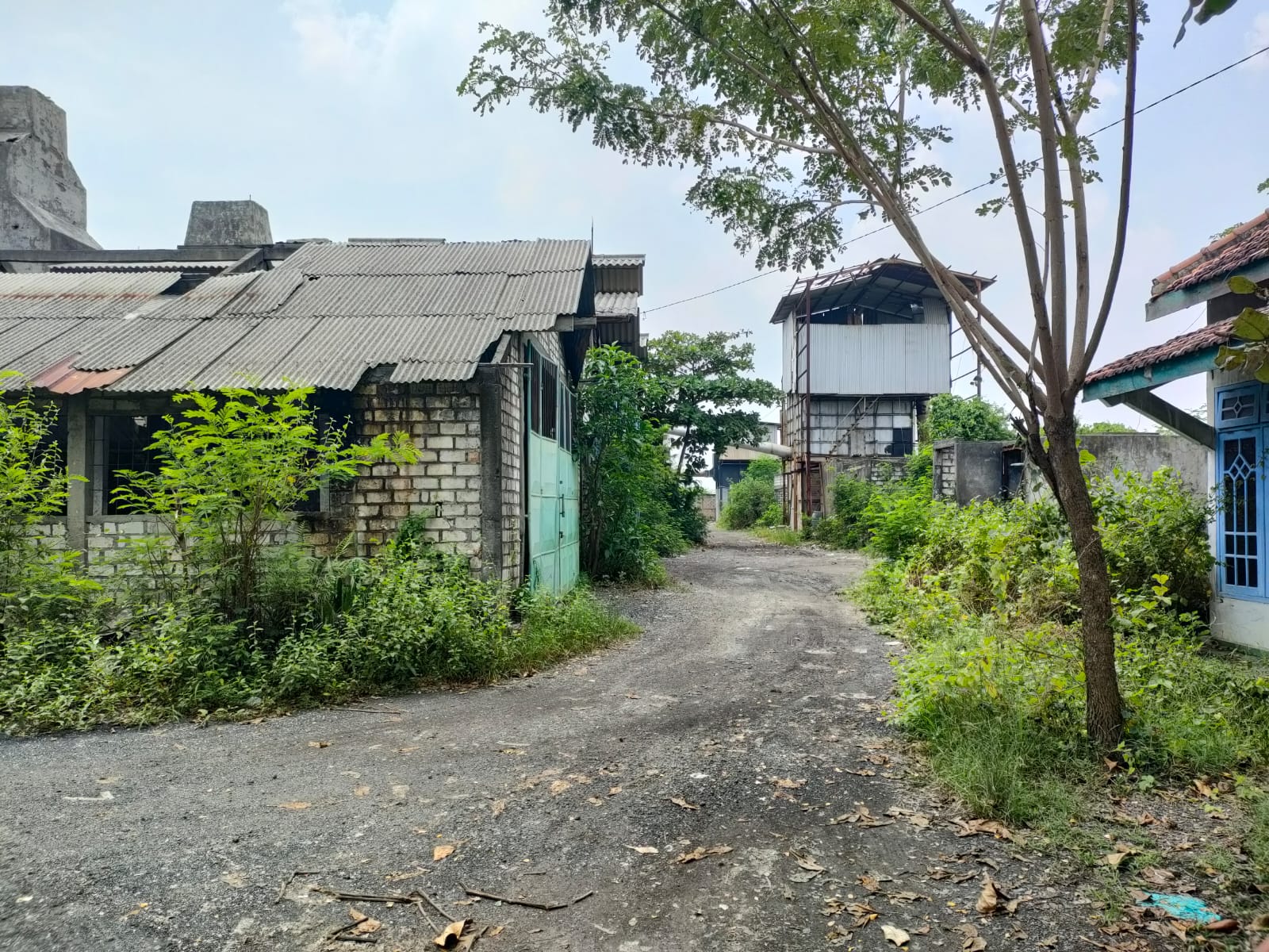Bangunan peleburan ilegal aki bekas di Pucuk, Lamongan.