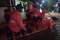 BPBD bersama tim gabungan melakukan upaya penanganan darurat usai banjir terjadi di Kabupaten Trenggalek, Provinsi Jawa Timur, Senin (19/5/2025). (Dok. BPBD Kabupaten Trenggalek)