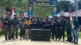 Yeremias Foumair, salah satu pentolan Organisasi Papua Merdeka (OPM), resmi menyerahkan diri kepada Satgas Yonif 501/BY pada Kamis, (15/5/2025).
