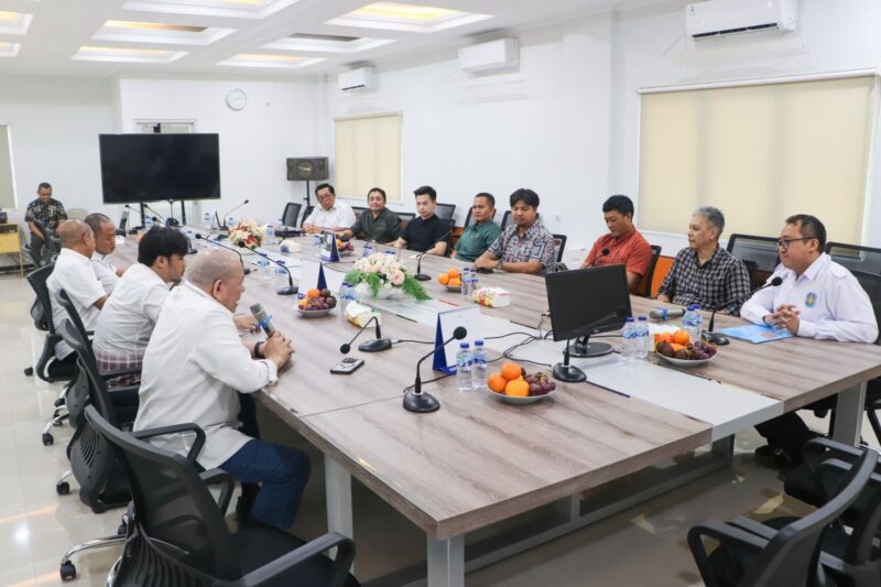 Pelaku usaha properti yang tergabung dalam Real Estate Indonesia (REI) Jawa Timur menyampaikan sederet keluhan kepada anggota DPD RI asal Jawa Timur, AA LaNyalla Mahmud Mattalitti, terkait berbagai persoalan dalam pelaksanaan program rumah subsidi, Rabu (28/5/2025).