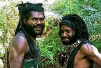 Dua anggota Organisasi Papua Merdeka (OPM) dilaporkan tewas ditembak aparat kepolisian di ruas jalur Trans Papua, tepatnya di wilayah Distrik Siriwo, Kabupaten Nabire, pada Jumat sore (16/05/2025) sekitar pukul 14.00 WIT.