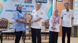 Komunitas pelaku UMKM Udeng Mapan (Kademangan Maju dan Mapan) dari Kecamatan Kademangan menggelar General Meeting dan Audiensi bersama Wali Kota Probolinggo, dr. Aminuddin, di Hall Puri Manggala Bakti, Rabu (21/5/2025).