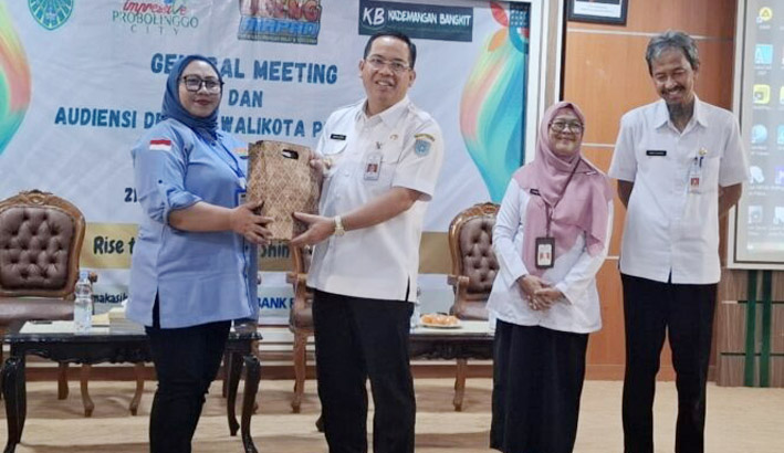 Komunitas pelaku UMKM Udeng Mapan (Kademangan Maju dan Mapan) dari Kecamatan Kademangan menggelar General Meeting dan Audiensi bersama Wali Kota Probolinggo, dr. Aminuddin, di Hall Puri Manggala Bakti, Rabu (21/5/2025).