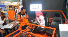 Wakil Bupati Sidoarjo, Hj. Mimik Idayana saat berdialog dengan peserta Sidoarjo School Fest IV 2025 di lapangan bulu tangkis GOR Sidoarjo, Rabu (21/5/2025).