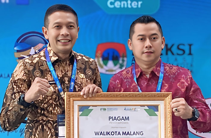 Wali Kota Wahyu Hidayat didampingi Direktur Perumda Tugu Tirta, Priyo Sudibyo, SE, S.Sos, MM.