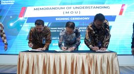 Penandatanganan Nota Kesepahaman (MoU) BRI Regional Office (RO) Surabaya dan BRI RO Malang bersama PLN Unit Induk Distribusi (UID) Jawa Timur di Ruang BRImo, BRI Tower Surabaya, pada Rabu, (23/07/2025).