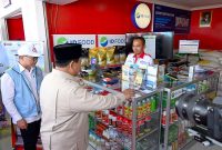 Presiden Prabowo Subianto resmikan koperasi desa sebagai pusat distribusi pangan dan energi nasional berbasis komunitas lokal. (Facebook.com @Setkab RI)