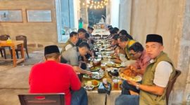 Suasana Coffee Night Kejari Sampang dengan Ormas LSM dan Pers.