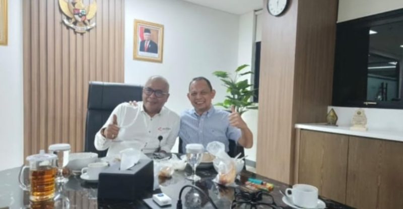 Direktur Utama LKBN ANTARA, Akhmad Munir beraAndy Setiawan Direktur CV Surabaya Bintang Sejahtera Distributor Sari Roti Madura.
