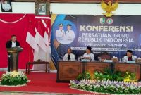 Bupati Sampang, H. Slamet Junaidi Saat Membuka Acara Konferensi PGRI, bertajuk ‘Guru Bermutu Indonesia Maju, Guru Hebat Indonesia Kuat' di Pendopo Trunojoyo, Rabu  (03/08/2025).
