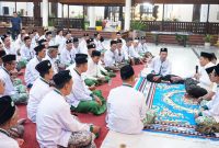 Bupati Sidoarjo H. Subandi mengajak masyarakat untuk terus berikhtiar membangun Sidoarjo melalui doa dan kebersamaan di Pendopo Delta Wibawa, Kamis malam (25/9).