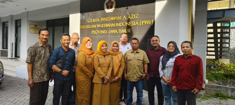 RSUD Eka Candrarini Surabaya melakukan kunjungan perdana ke Kantor Persatuan Wartawan Indonesia (PWI) Jawa Timur, Selasa (9/9/2025).