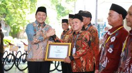 Bupati Subandi menyerah Pengalangan kepada 1.932 pendonor darah di Pendopo Delta Wibawa, Sabtu (20/9)2025).