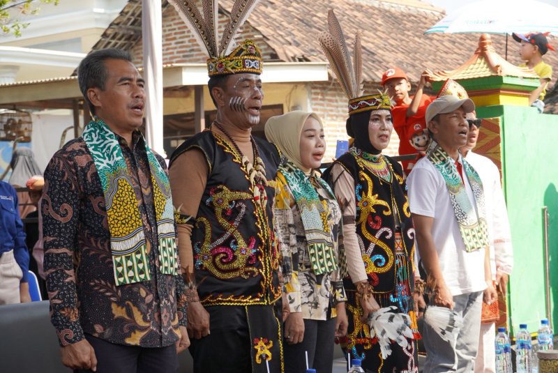 Ketua TP PKK Kabupaten Sidoarjo, Sriatun Subandi membuka secara langsung acara Gebyar Hari Aksara 