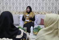 Wakil Bupati Sidoarjo Hj. Mimik Idayana, saat temui ibu-ibu Pegiat UMKM Kelurahan Geluran Taman di rumah Dinas, Senin (22/09/2025).