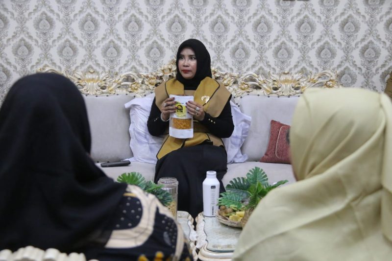 Wakil Bupati Sidoarjo Hj. Mimik Idayana, saat temui ibu-ibu Pegiat UMKM Kelurahan Geluran Taman di rumah Dinas, Senin (22/09/2025).