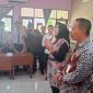 Wakil Bupati Sidoarjo, Hj. Mimik Idayana, akrab disapa Emak Mimik, meninjau langsung pendistribusian Program Makan Bergizi Gratis (MBG) di SMPN 1 dan SMPN 2 Sidoarjo, Selasa (23/9/2025).