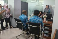 Wakil Bupati Sidoarjo, Hj. Mimik Idayana, melakukan kunjungan kerja ke BPR Delta Arta Kabupaten Sidoarjo. Kedatangannya disambut langsung oleh Direktur Utama BPR Delta Arta, Hj. Sofi Nur Admaja, pada Selasa (23/9).