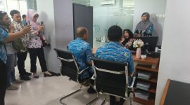 Wakil Bupati Sidoarjo, Hj. Mimik Idayana, melakukan kunjungan kerja ke BPR Delta Arta Kabupaten Sidoarjo. Kedatangannya disambut langsung oleh Direktur Utama BPR Delta Arta, Hj. Sofi Nur Admaja, pada Selasa (23/9).