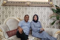 Ketua Dewan Penasehat DPC Partai Gerindra Sidoarjo, Rahmat Muhajirin, S.H., M.H.,  bersama istri.