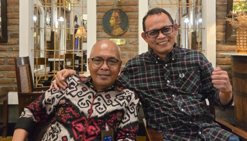 Ketua Umum PWI Pusat Terpilih 2025-2030 sekaligus Direktur Utama LKBN Antara Akhmad Munir  bersama Andy Setiawan, Owner CV Star Makmur Sejahtera Distributor Sari Roti Madura Raya, Cilegon dan Serang.