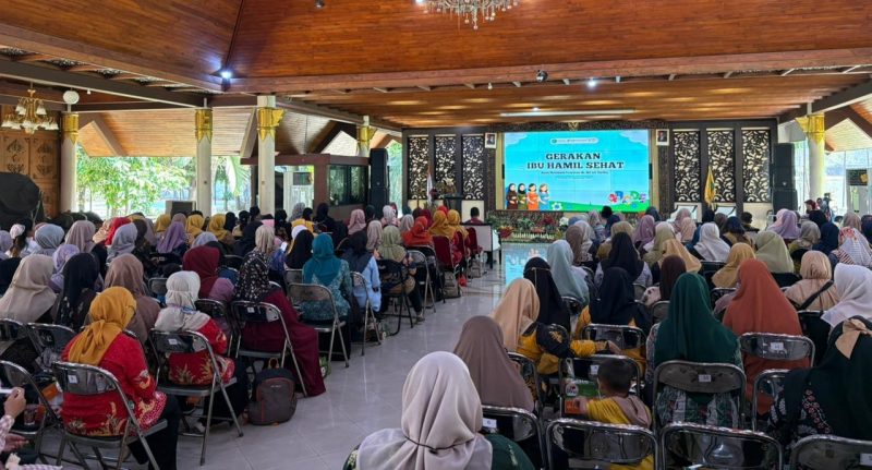 Pemerintah Kabupaten (Pemkab) Sidoarjo bersama TP PKK menggelar kegiatan “Gerakan Ibu Hamil Sehat dalam Penurunan Angka Kematian Ibu, Angka Kematian Balita, dan Stunting Tahun 2025” di Pendopo Delta Wibawa, Kamis (25/9/2025). 