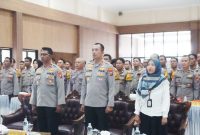 Polresta Sidoarjo menggelar kegiatan apel yang diikuti oleh seluruh anggota Bhabinkamtibmas Polresta Sidoarjo dan jajaran, bertempat di Gedung Serbaguna Polresta Sidoarjo, Selasa (16/09/2025).