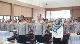 Polresta Sidoarjo menggelar kegiatan apel yang diikuti oleh seluruh anggota Bhabinkamtibmas Polresta Sidoarjo dan jajaran, bertempat di Gedung Serbaguna Polresta Sidoarjo, Selasa (16/09/2025).