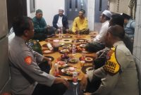Polsek Tulangan melaksanakan silaturahmi dengan Tokoh Agama di wilayah hukumnya. Seperti berlangsung pada Kamis (25/9/2025) malam di Desa Gelang, Kecamatan Tulangan, Kabupaten Sidoarjo.