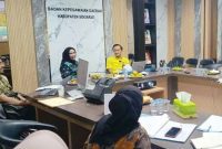 Wabup Mimik Idayana saat di Badan Kepegawaian Daerah Kabupaten Sidoarjo untuk cek apa bener ada pelantikan susulan.