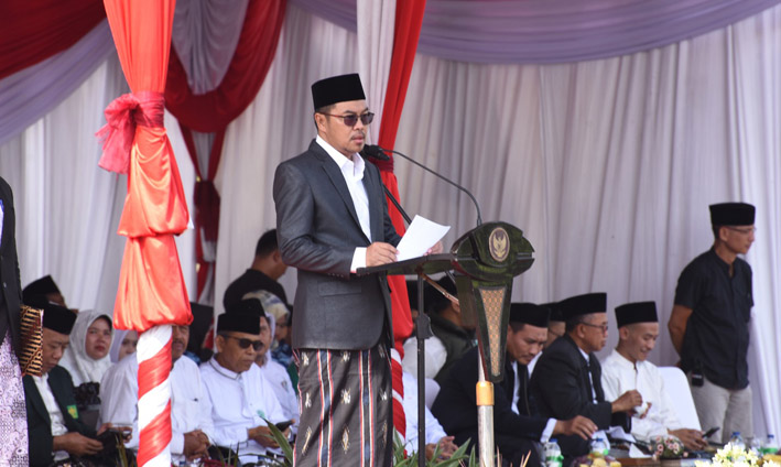 Ketua DPRD Kabupaten Sidoarjo, H. Abdillah Nasih saat berikan sambutan di peringatan Hari Santri Nasional (HSN) tahun 2025. 