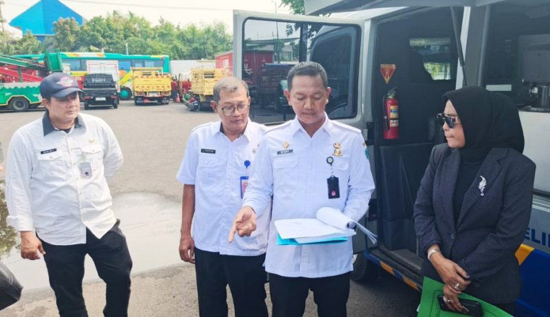 Wakil Bupati Sidoarjo Hj. Mimik Idayana bersama tim melakukan inspeksi mendadak (sidak) ke kantor Dishub Sidoarjo, Rabu (29/10/2025).