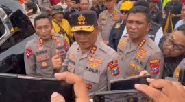 Kapolda Jatim Irjen Pol Nanang Avianto meninjau langsung lokasi reruntuhan.