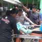 Salah satu siswi SMKN 1 Sine Ngawi saat dibawa Ambulan.