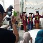 Sekolah Tinggi Ilmu Kesehatan-Bhakti Husada Mulia (Stikes-BHM) Madiun, Jawa Timur, menggelar wisuda angkatan ke-17, yang berlangsung di Bima Ballroom, Hotel Aston Madiun, Rabu (22/10/2025).