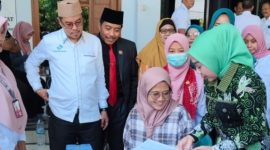 Ketua TP PKK sekaligus Ketua TP Posyandu Kabupaten Sidoarjo dr. Hj. Sriatun Subandi mengajak para kader kesehatan serta posyandu dalam kegiatan 