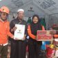 Ketua Takmir Masjid SSNR, H. Samiadji Makin Rahmat saat serahkan bantuan ke Ponpes Al Khoziny.