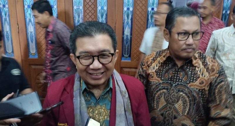 Wakil Ketua Dewan Pengawas Danantara Indonesia, Prof. Dr. Muliaman Darmansyah Hadad, Ph.D., saat memberikan keterangan di depan wartawan.