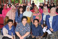 Dari kiri ke kanan: dr. Tita Pusparini, M.Kes (Kepala Puskesmas Keputih), Herlina Harsono Njoto (DPRD Surabaya), dr. Endah Indriastuti, Sp.PK (Kepala Program Studi Kedokteran ITS), dr. Lely Nurhayati, MH., CMC. (Dosen Kedokteran ITS), dr. Edwin Nugroho Njoto, MIHM, MHM, Sp.PD (Dosen Kedokteran ITS), dr. Gumilar Fardhani Ami Putra (Dosen Kedokteran ITS).