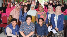 Dari kiri ke kanan: dr. Tita Pusparini, M.Kes (Kepala Puskesmas Keputih), Herlina Harsono Njoto (DPRD Surabaya), dr. Endah Indriastuti, Sp.PK (Kepala Program Studi Kedokteran ITS), dr. Lely Nurhayati, MH., CMC. (Dosen Kedokteran ITS), dr. Edwin Nugroho Njoto, MIHM, MHM, Sp.PD (Dosen Kedokteran ITS), dr. Gumilar Fardhani Ami Putra (Dosen Kedokteran ITS).